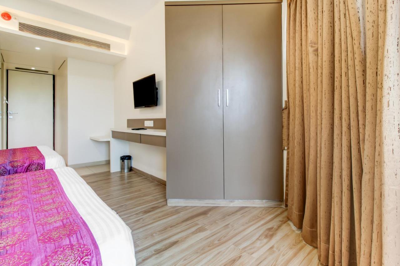 Grand Mookambika Otel Navi Mumbai Dış mekan fotoğraf
